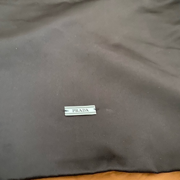 Prada - Picture 3 of 11